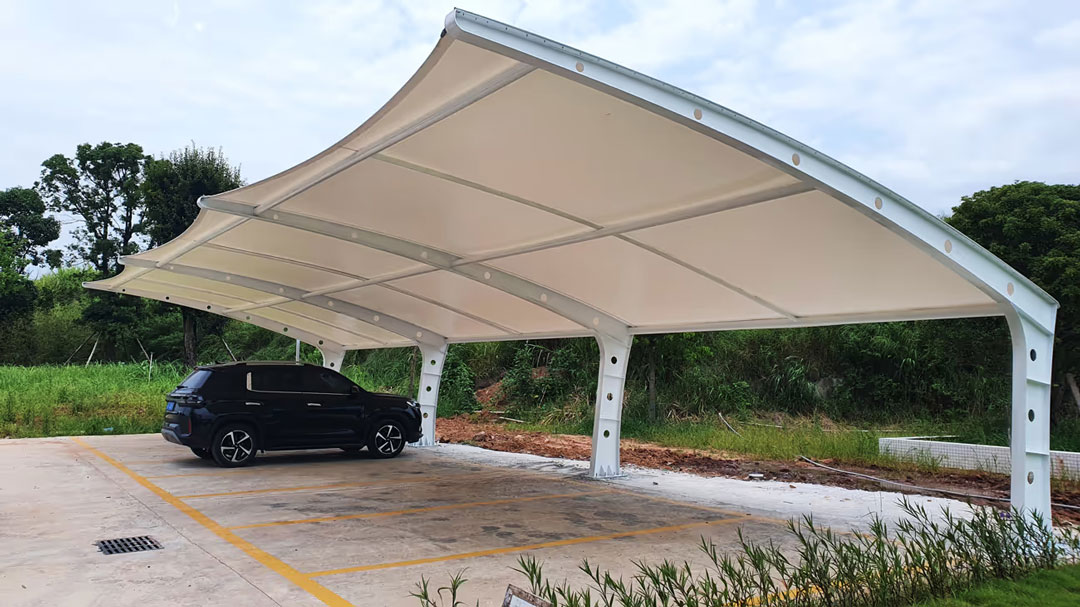 L-Shape Flat-Tilt Tensile Carports Carports elásticos de inclinação plana em forma de L