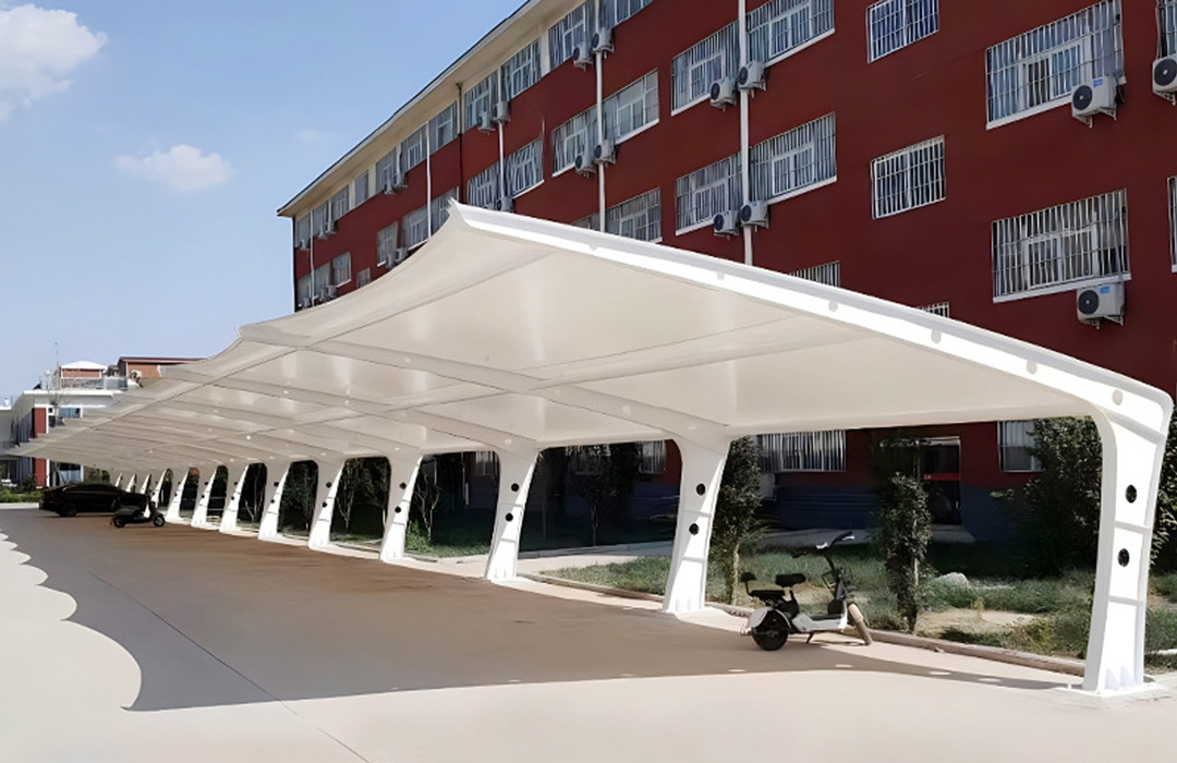 L-shape Flat-tilt Membrane Carport Structure Estrutura de garagem de membrana de inclinação plana em forma de L