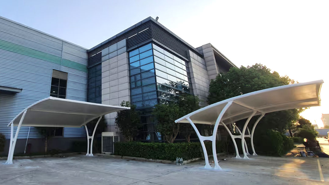 Architectural Fabric Tensile Membrane Car Shelters Abrigos para carros com membrana elástica de tecido arquitetônico