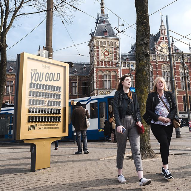 Axe apresentou seu Gold Fresh Body Spray nas ruas de Amsterdã com a JCDecaux na Holanda.