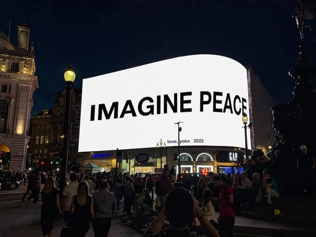 Tela LED imagina paz em Londres, Reino Unido