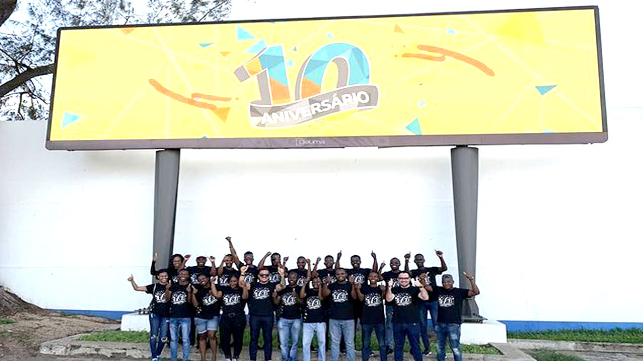 Como instalar outdoors publicitários com tela de LED para exteriores na África