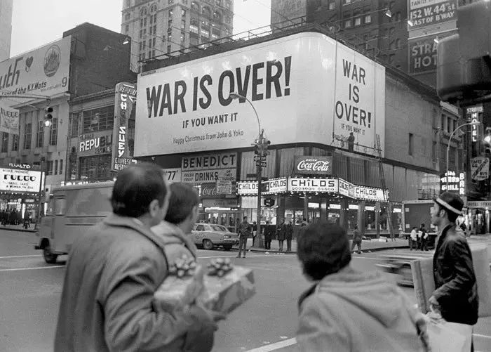 A guerra é sobre a publicidade ao ar livre do outdoor