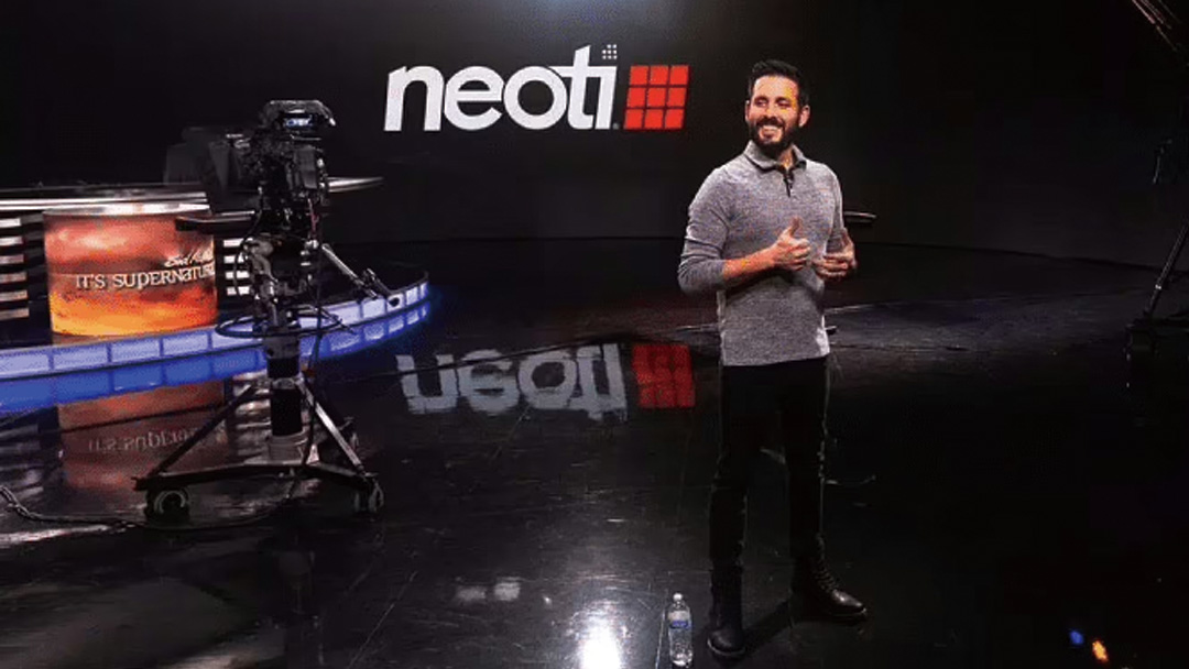 Neoti LED video wall displays Monitores de parede de vídeo LED Neoti