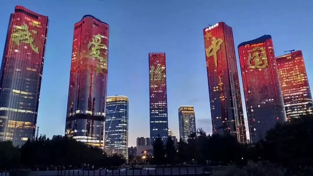 display LED transparente na parede do edifício